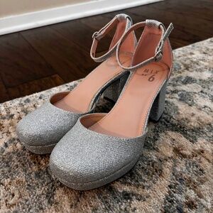 Mix No. 6 Silver Charlotte Pump Size 7